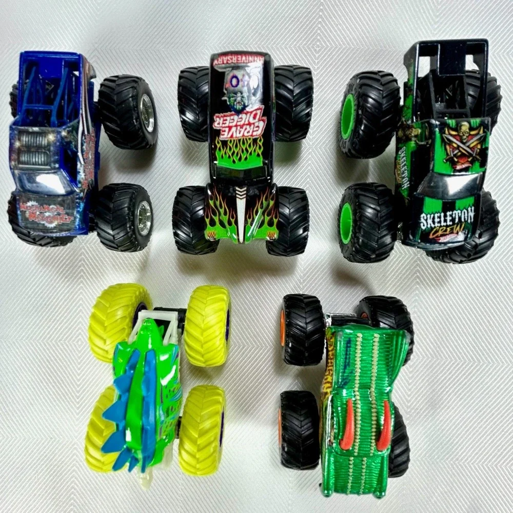 Lot of 5 Hot Wheels Monster Jam Trucks 1:64 - Various incl.Grave Digger 40 Anniv